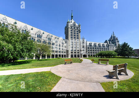 Le bâtiment de l'administration système suny, anciennement la Delaware & Hudson railroad bâtiment. un immeuble de bureaux situé à l'intersection de bro Banque D'Images