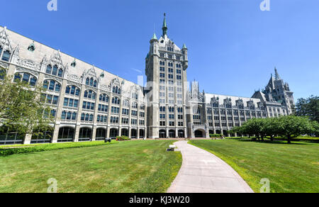 Le bâtiment de l'administration système suny, anciennement la Delaware & Hudson railroad bâtiment. un immeuble de bureaux situé à l'intersection de bro Banque D'Images