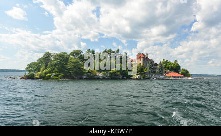 Château singer situé sur l'île sombre dans la voie maritime du Saint-Laurent, New York, USA. Banque D'Images