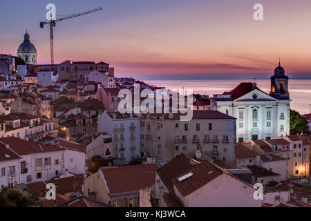 Vue sur le lever du soleil sur Lisbonne, Portugal Banque D'Images