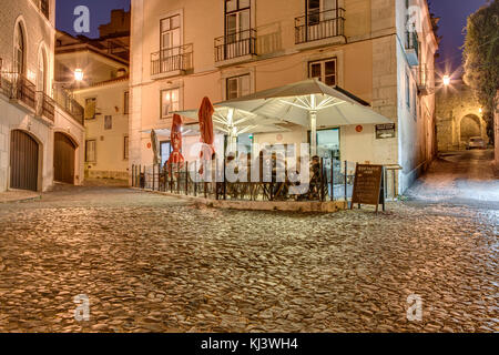 Restaurant dans le quartier d'Alfama, Lisbonne, Portugal Banque D'Images