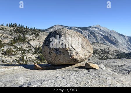 Bloc erratique au point d'Olmsted, Yosemite National Park, CA Banque D'Images