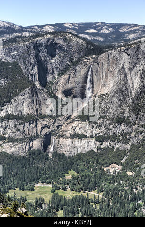 Demi-dôme, petite vallée de Yosemite, liberty cap, nevada falls et chutes vernal Banque D'Images