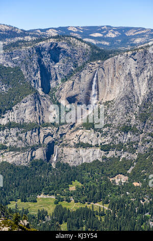 Demi-dôme, petite vallée de Yosemite, liberty cap, nevada falls et chutes vernal Banque D'Images