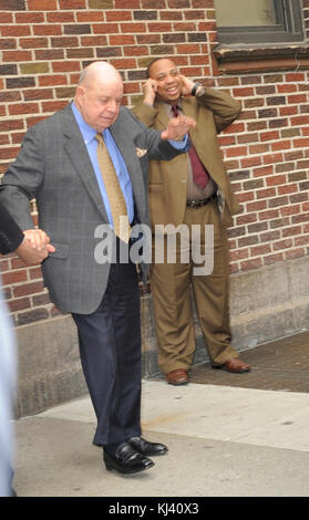 NEW YORK, NY - 05 avril : Don Rickles arrive pour le 'Late Show With David Letterman" à l'Ed Sullivan Theater le 5 avril 2011 à New York City People : Don Rickles Banque D'Images