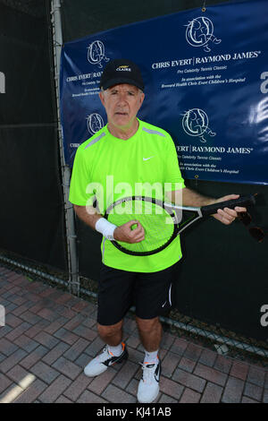 Delray Beach, FL - 27 octobre : Alan Thicke au Chris Evert/Raymond James pro-célébrité tennis classic à l'Delray Beach Tennis Center le 27 octobre 2012 à Delray Beach, en Floride. Personnes : Alan Thicke Banque D'Images