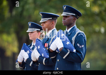 Tous les honneurs Funérailles du U.S. Air Force Le Colonel Robert Anderson au cimetière national d'Arlington (36869685033) Banque D'Images