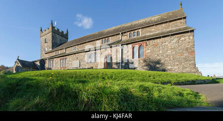 L'église paroissiale de Saint-Michel et tous les Anges, sur une colline à Hawshead, Cumbria, Royaume-Uni Banque D'Images