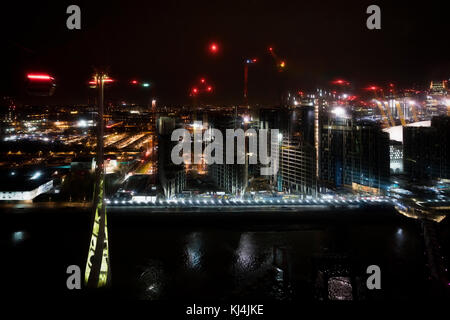 North Greenwich london skyline at night, capturés à l'unis air-line crossing Banque D'Images