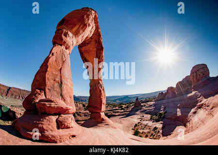 Un poisson-eye view de Delicate Arch au coucher du soleil à Arches National Park Banque D'Images