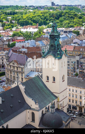 L'Archicathédrale Basilique de l'Assomption de la Sainte Vierge Marie, simplement connue sous le nom de Cathédrale latine sur la vieille ville de Lviv en Ukraine Banque D'Images