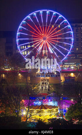 Noël d'Édimbourg ; la grande roue et autres divertissements dans les jardins de Princes Street, Edinburgh. Banque D'Images