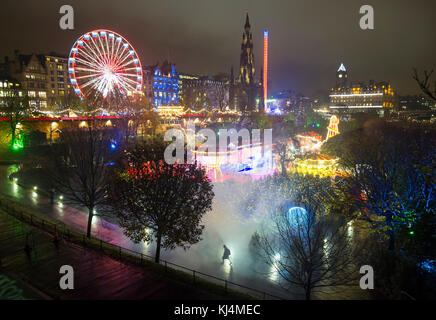 Noël d'Édimbourg ; la grande roue et autres divertissements dans les jardins de Princes Street, Edinburgh. Banque D'Images