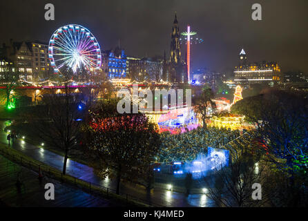 Noël d'Édimbourg ; la grande roue et autres divertissements dans les jardins de Princes Street, Edinburgh. Banque D'Images