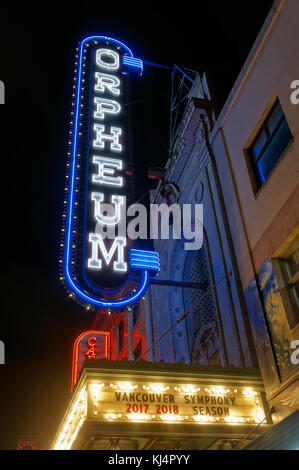 L'Orpheum Theatre de nuit sur Granville Street, Vancouver, BC, Canada Banque D'Images