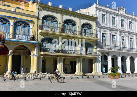 Plaza Vieja (vieille place) La Habana Vieja , Cuba Banque D'Images