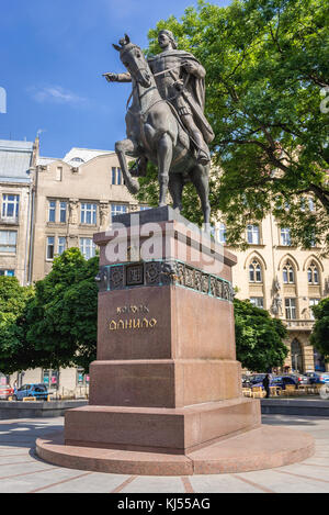 Statue équestre de Danylo Romanovych - Roi Daniel de Galice sur la vieille ville de Lviv, la plus grande ville de l'ouest de l'Ukraine Banque D'Images