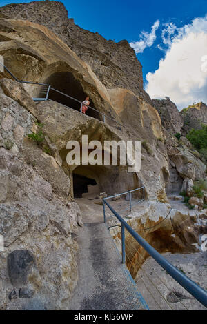 Vardzia - célèbre monastère de la grotte en Géorgie Banque D'Images