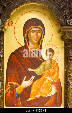 Une icône de la Bienheureuse mère de Dieu avec l'enfant Jésus dans la chapelle orthodoxe de l'aéroport de Bruxelles Zaventem. Banque D'Images