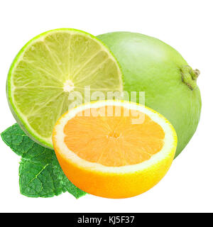 Fruits isolés. Ensemble de la chaux et de tranches de citron et citron vert menthe avec iisolated sur fond blanc avec clipping path comme élément de la conception de l'emballage. Banque D'Images