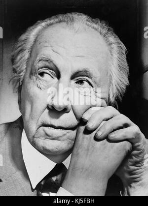 Frank Lloyd Wright (né Frank Lincoln Wright, le 8 juin 1867 - 9 avril 1959) était un architecte, designer d'intérieur, écrivain et éducateur, qui a conçu plus de 1 000 structures, 532 ont été menés à terme. Banque D'Images