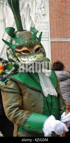Présence en costume au Carnaval de Venise (Carnevale di Venezia), un festival annuel de Venise, Italie. A commencé à se souvenir d'une victoire de la 'Serenissima Repubblica' contre le patriarche d'Aquilée, dans l'année 1162. En l'honneur de cette victoire, le Banque D'Images