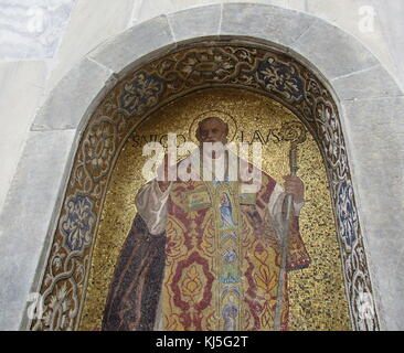 Mosaïque représentant Saint Nicolas, de la Cathédrale Basilique de Saint Marc, la Basilique Saint Marc à Venise, Italie du nord. Il est le plus célèbre de la ville, églises et l'un des exemples les plus connus de l'architecture de Italo-Byzantine Banque D'Images