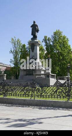 Statue commémorant à Varsovie, Bernard Adam Mickiewicz (1798 - 1855) poète national polonais. Banque D'Images