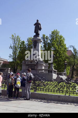 Statue commémorant à Varsovie, Bernard Adam Mickiewicz (1798 - 1855) poète national polonais. Banque D'Images