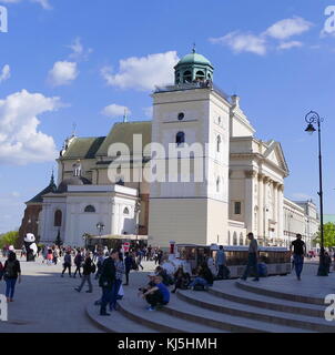 L'église Sainte-Anne (Sw. Anny) est une église dans le centre historique de Varsovie, Pologne, à côté de la Place du Château. Elle a une façade néoclassique, et haut-intérieur baroque . L'église compte parmi les plus anciens bâtiments de Varsovie. Au fil du temps, il a connu de nombreuses reconstructions, entraînant dans son apparence actuelle, inchangée depuis 1788 Banque D'Images