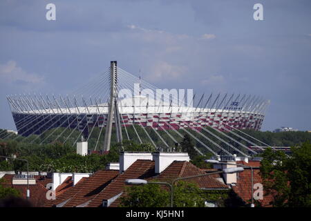 Le PGE Narodowy ou stade National (Stadion Narodowy) est un stade de football situé à toit escamotable à Varsovie, Pologne. Il est utilisé principalement pour des matchs de football et c'est le stade de la Pologne accueil l'équipe nationale de football. Banque D'Images
