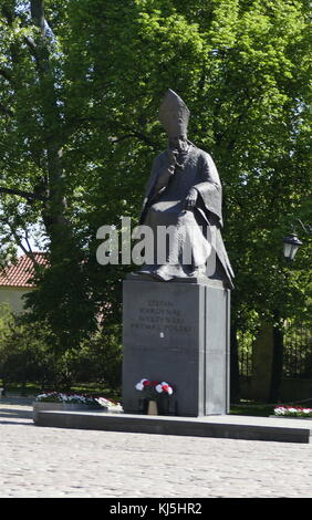 Statue de Stefan Wyszynski (1901 - 1981) à Varsovie, Pologne. le Cardinal Stefan Wyszynski était un Prélat de l'Église catholique romaine. évêque de Lublin de 1946 à 1948, archevêque de Varsovie et l'archevêque de Gniezno de 1948 à 1981. De nombreux qu'il était l'incontestable leader de la nation polonaise (le roi sans couronne de Pologne), en opposition à la gouvernement totalitaire. Il est aussi crédité pour la survie de la Chrétienté polonaise face à la répression et à la persécution pendant le règne de la 1945-1989 régime communiste. Banque D'Images