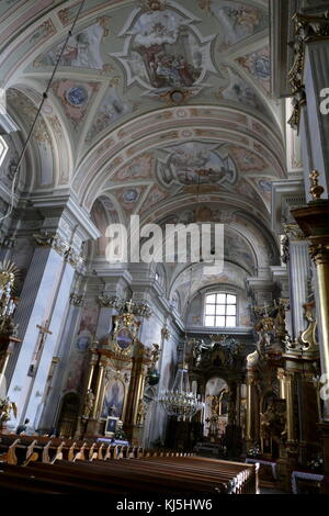 L'église Sainte-Anne (Sw. Anny) est une église dans le centre historique de Varsovie, Pologne, à côté de la Place du Château. Elle a une façade néoclassique, et haut-intérieur baroque . L'église compte parmi les plus anciens bâtiments de Varsovie. Au fil du temps, il a connu de nombreuses reconstructions, entraînant dans son apparence actuelle, inchangée depuis 1788 Banque D'Images