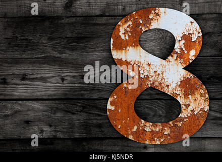 Old rusty metal alphabet, texte 8 sur fond de bois des clous. Banque D'Images