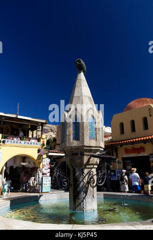 Fontaine à eau, Hippocrate Square 177, Sygrou street, Old Town, Rhodes, Rhodes, Dodécanèse, Grèce. Banque D'Images