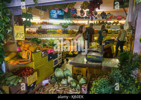 Des spécialités des Canaries, des boutiques à mercado Nuestra Senora de l'Afrique, marché de la ville de santa cruz de tenerife, Tenerife island, île des Canaries, Espagne Banque D'Images