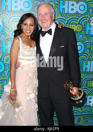 LOS ANGELES, CA - le 22 septembre : Kerry Washington Jerry Weintraub assiste à HBO's Primetime Emmy Awards annuel Prix après réception à l'esplanade du Pacific Design Center le 22 septembre 2013 à Los Angeles, Californie. People : Kerry Washington Jerry Weintraub Banque D'Images