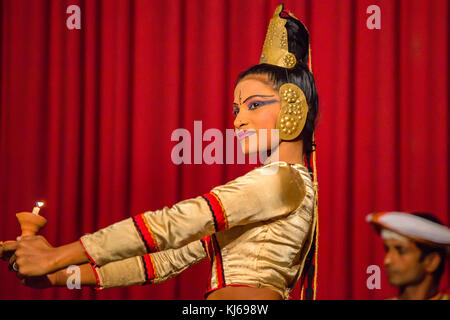 Kandy, Sri Lanka - circa décembre 2013 : danseur traditionnel Banque D'Images