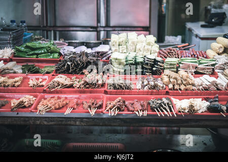 L'alimentation de rue à Chengdu, province du Sichuan, Chine Banque D'Images