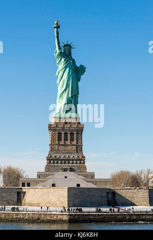 USA, New York City : la Statue de la liberté sur l'île Ellis Banque D'Images