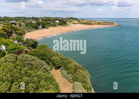 Saint-Nazaire (nord-ouest de la France) : plage de Courance le long des côtes de Saint-Nazaire et début de l'estuaire de la Loire à l'arrière-plan Banque D'Images