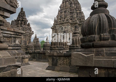 Prambanan / rara jonggrang, 9e siècle temple hindou composé dans le centre de Java et le site plus grand temple hindou d'Indonésie Banque D'Images