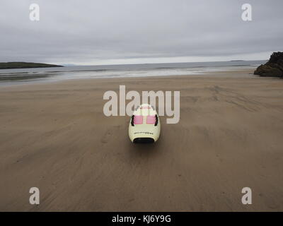 Ski de sauveteur, prêt pour un resue Côte ouest de l'Irlande Banque D'Images