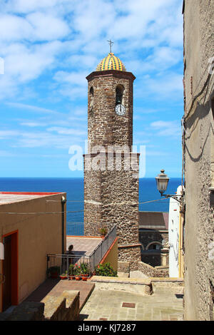 Tour de cathédrale de st. Anthony (Sant' Antonio Abate) à Castelsardo, Sardaigne, Italie Banque D'Images