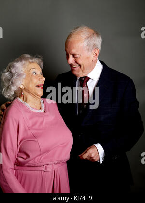 Thelma Ruby & Gyles Brandreth au déjeuner littéraire Oldie 14-11-17 Banque D'Images