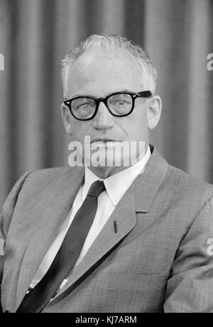 Le sénateur américain de l'Arizona Barry Goldwater au cours d'une entrevue le 25 septembre 1962 à Washington, DC. Banque D'Images