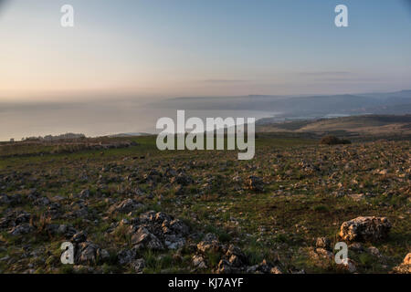 Le lever du soleil sur la mer de Galilée, Galilée, Israël Banque D'Images