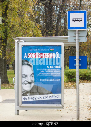 Un anti-billboard Soros à Budapest, en Hongrie, en appelant à une "consultation nationale", novembre 2017.Le gouvernement dirigé par Vicotr Orban a accusé le Banque D'Images