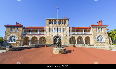 Perth Mint building, l'un des trois pouvoirs dans le cadre de la Royal Australian Mint. le calcaire bâtiment construit en 1899. façade avec une statue de prospecteurs Banque D'Images