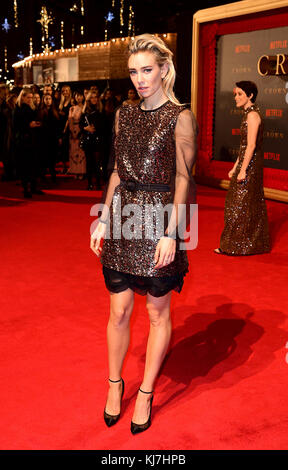 Vanessa Kirby assistait à la deuxième première de la Couronne à l'Odeon, Leicester Square, Londres. Banque D'Images